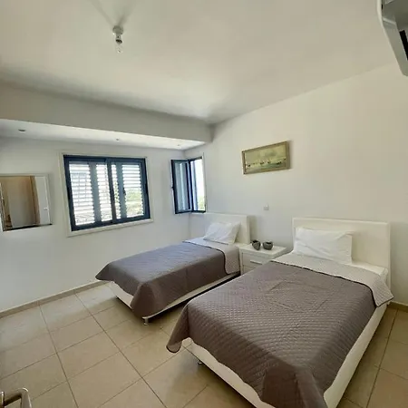 Protaras Beachfront פאראלימני